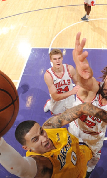 Lakers rally from 19-point deficit to beat Bulls 103-94 (Nov 21, 2017)